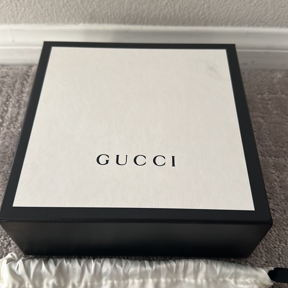 Gucci LEATHER BELT WITH DOUBLE G BUCKLE - Picture 6 of 7